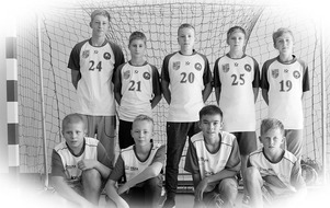 na zdjęciu widać laureat&oacute;w stypendium sportowego drużynę piłki siatkowej w podstaw&oacute;wce