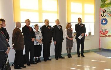 Zdjęcie z uroczystości odsłonięcia w sali historycznej Muralu Żołnierzy Wyklętych. Luty 2013 roku