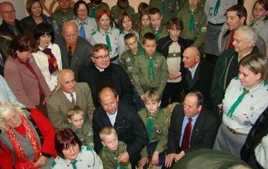 Na zdjęciu otwarcie szkolnej harc&oacute;wki 18 maja 2010 roku