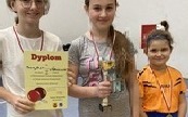 na zdjęciu widać nagrodzone zawodniczki w tenisie stołowym