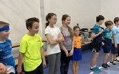 na zdjęciu widać  zawodniczki z Szkoły Podstawowej w Łochowie podczas zawod&oacute;w w tenisie stołowym