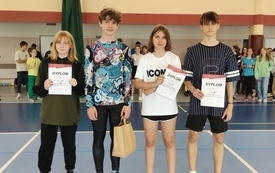 na zdjęciu widać laureat&oacute;w zawod&oacute;w sportowych