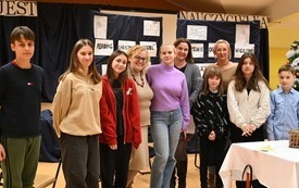 na zdjęciu widać uczestnik&oacute;w świątecznego czytanie