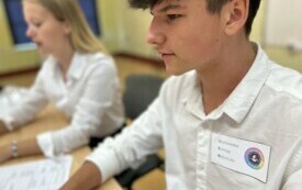 na zdjęciu widać członk&oacute;w komisji wyborczej