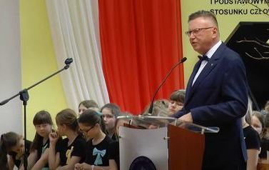 20-rocznica-nadania-szkole-imienia-jana-pawla-ii-oraz-95-lecie-szkoly-polskiej-w-lochowie-1