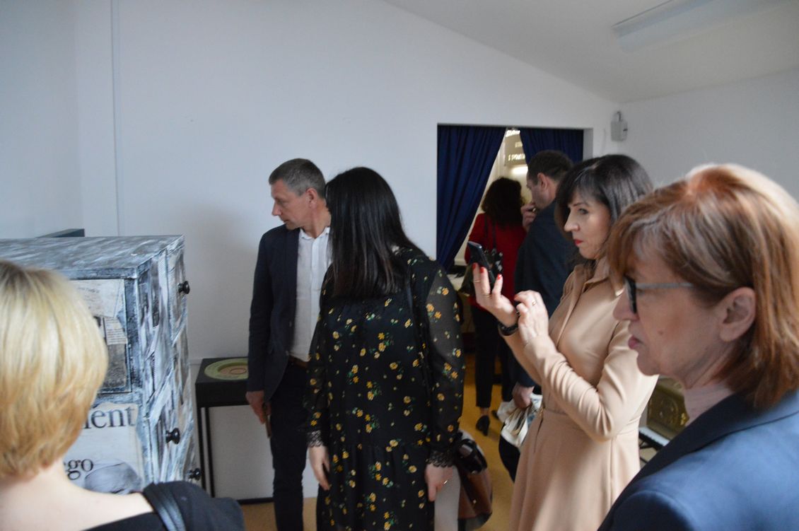 Wicewojewoda województwa kujawsko-pomorskiego, starosta powiatu bydgoskiego, radni gminy Białe Błota, rodzice zwiedzają Escape room U Lolka