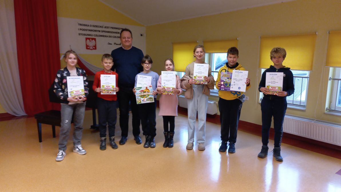 Mój pupil rozstrzygnięty Do zdjęcia pozują zwycięzcy konkursu Mój pupil