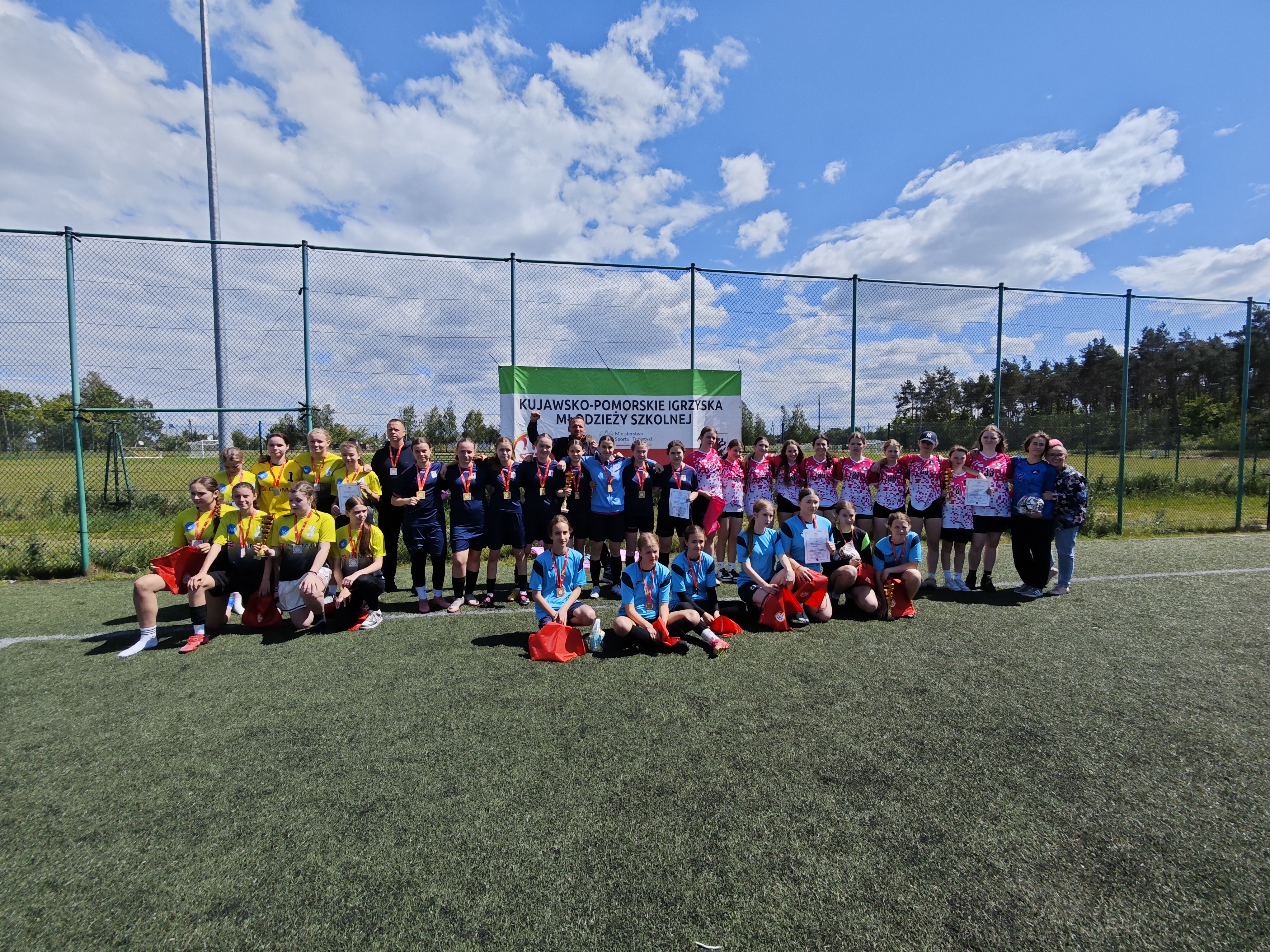 4 w&nbsp;finale wojew&oacute;dzkim