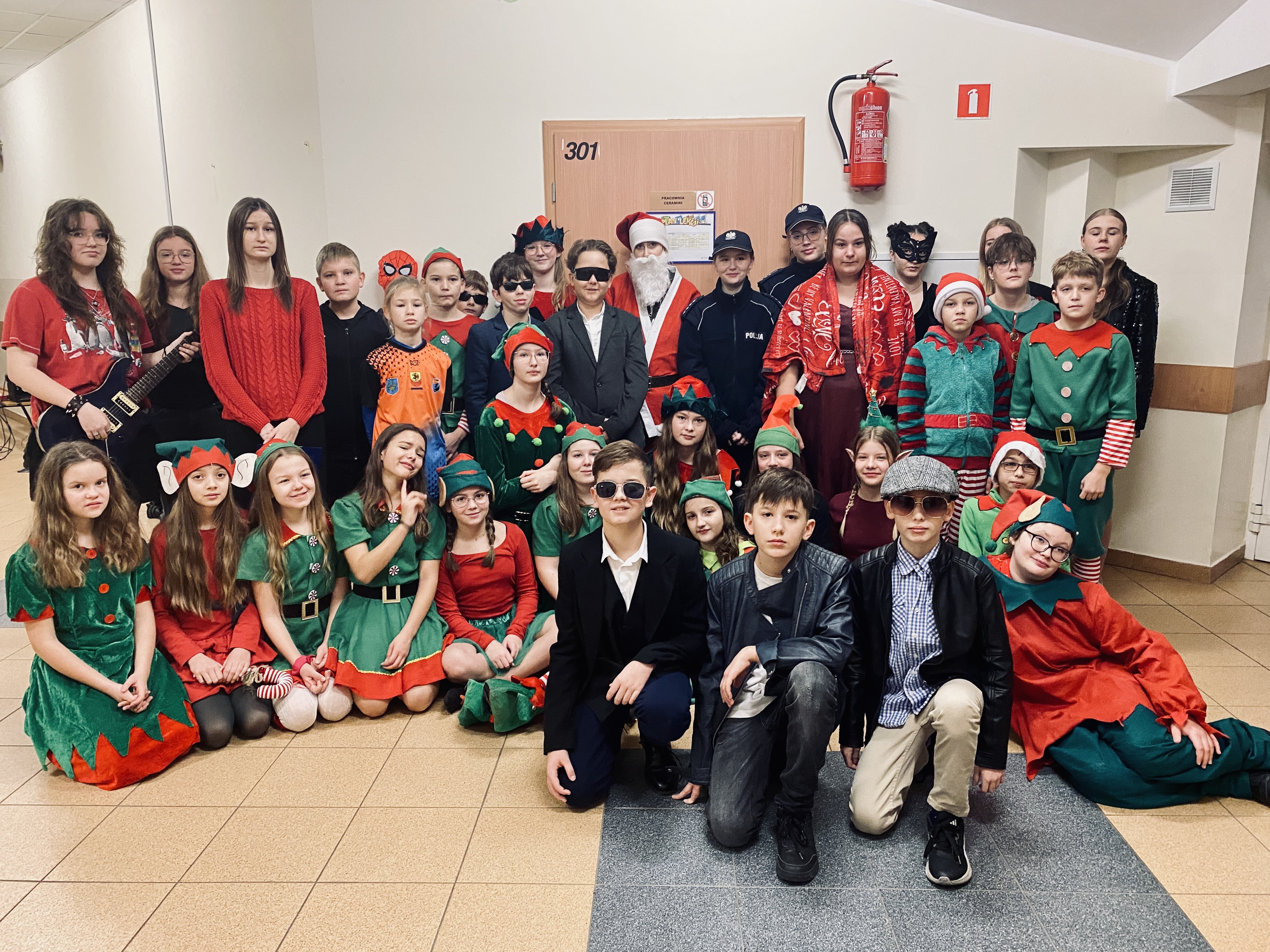 Uczniowie po zakończonych nagraniach