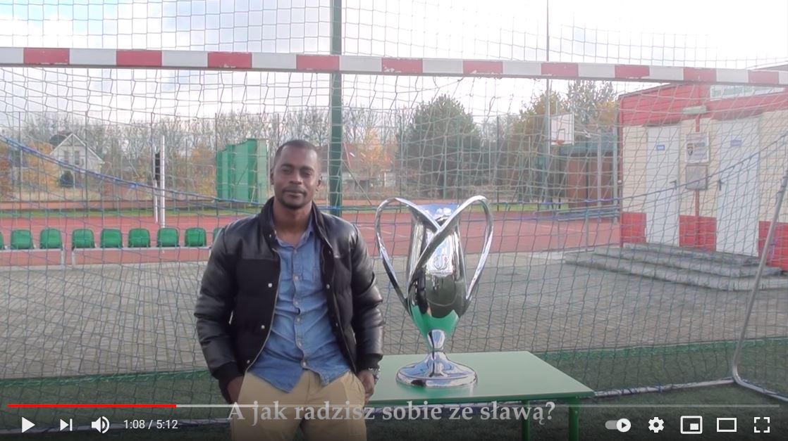 Piłkarze Klubu Sportowego Zawisza gościli w naszej szkole a uczniowie przepytywali ich z ich podejścia do treningów, sparingów i ważnych zawodów 