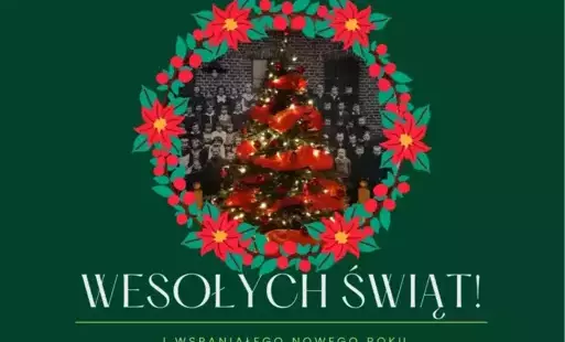 choinka szkolna wklejona w plakat z życzeniami 
