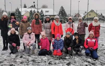 Zdjęcie do Śnieżna lekcja wychowania fizycznego